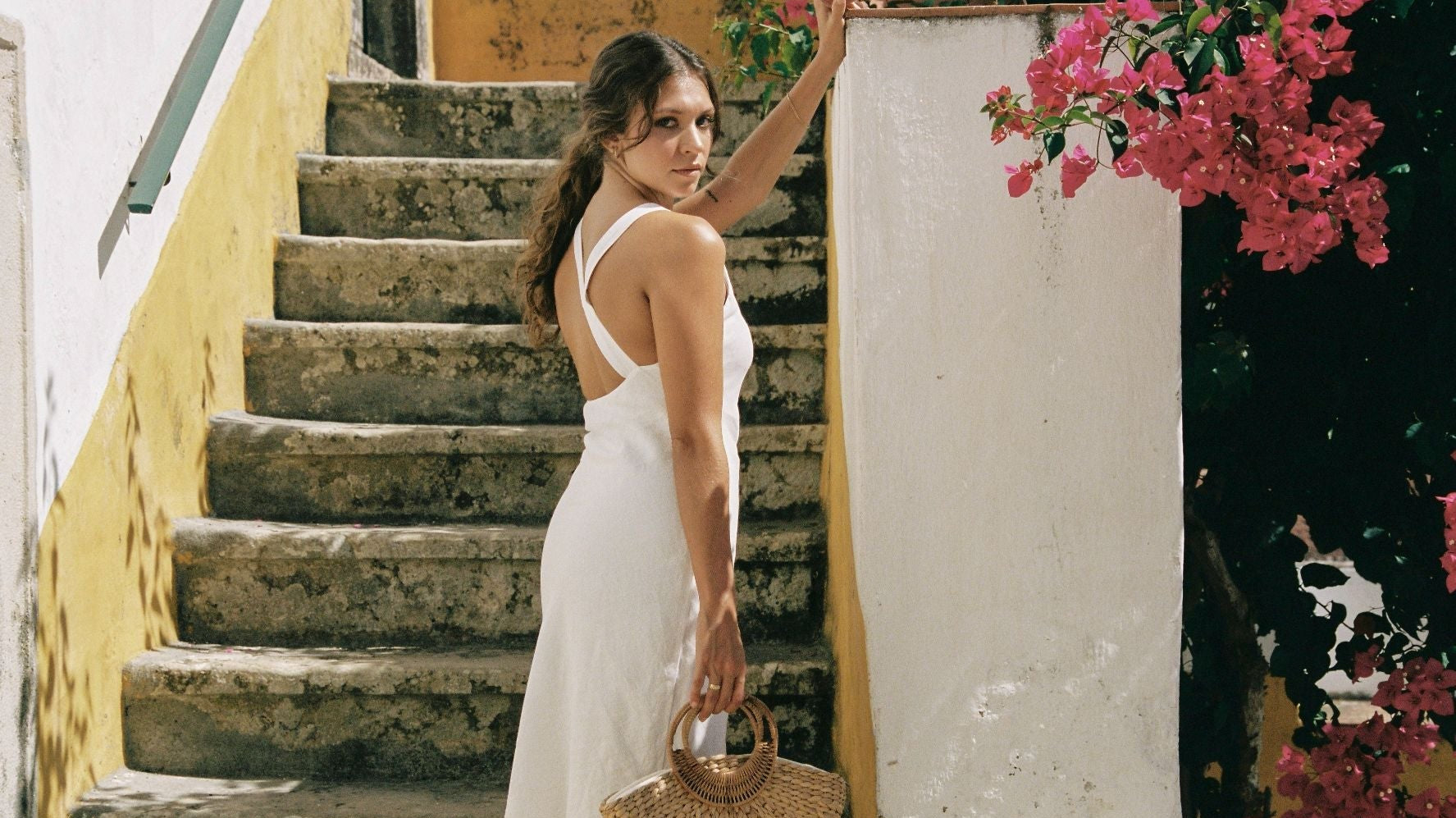 Modern-Midi-How-to-Wear-Midi-Linen-Dresses-for-Every-Occasion Luxmii