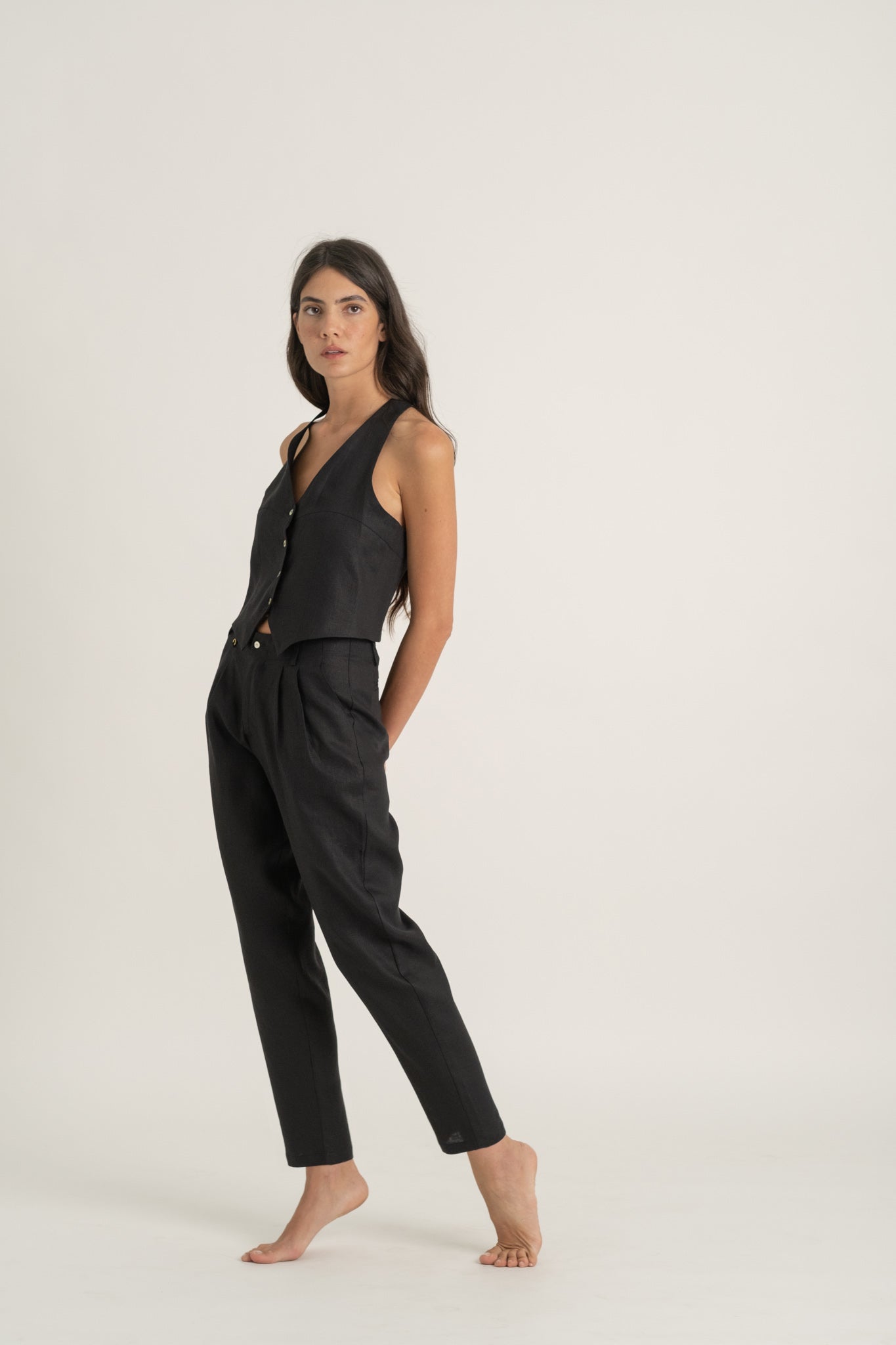 Figurati Linen Gilet Top Black Luxmii