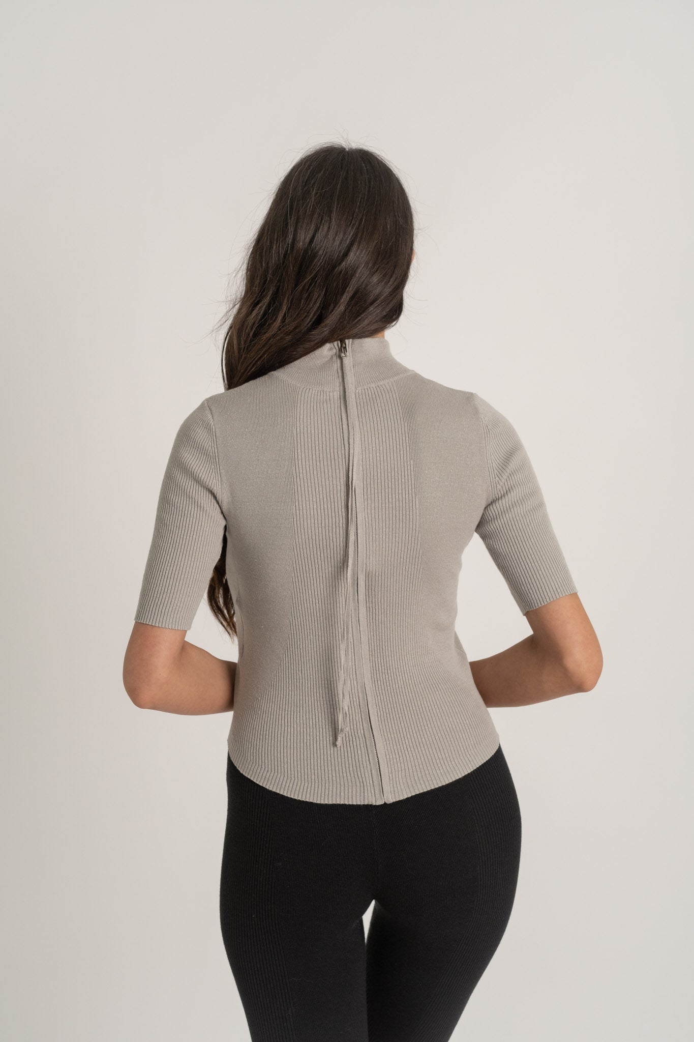 Ribbed Linen Entonnoir Top in Pebble Grey Luxmii