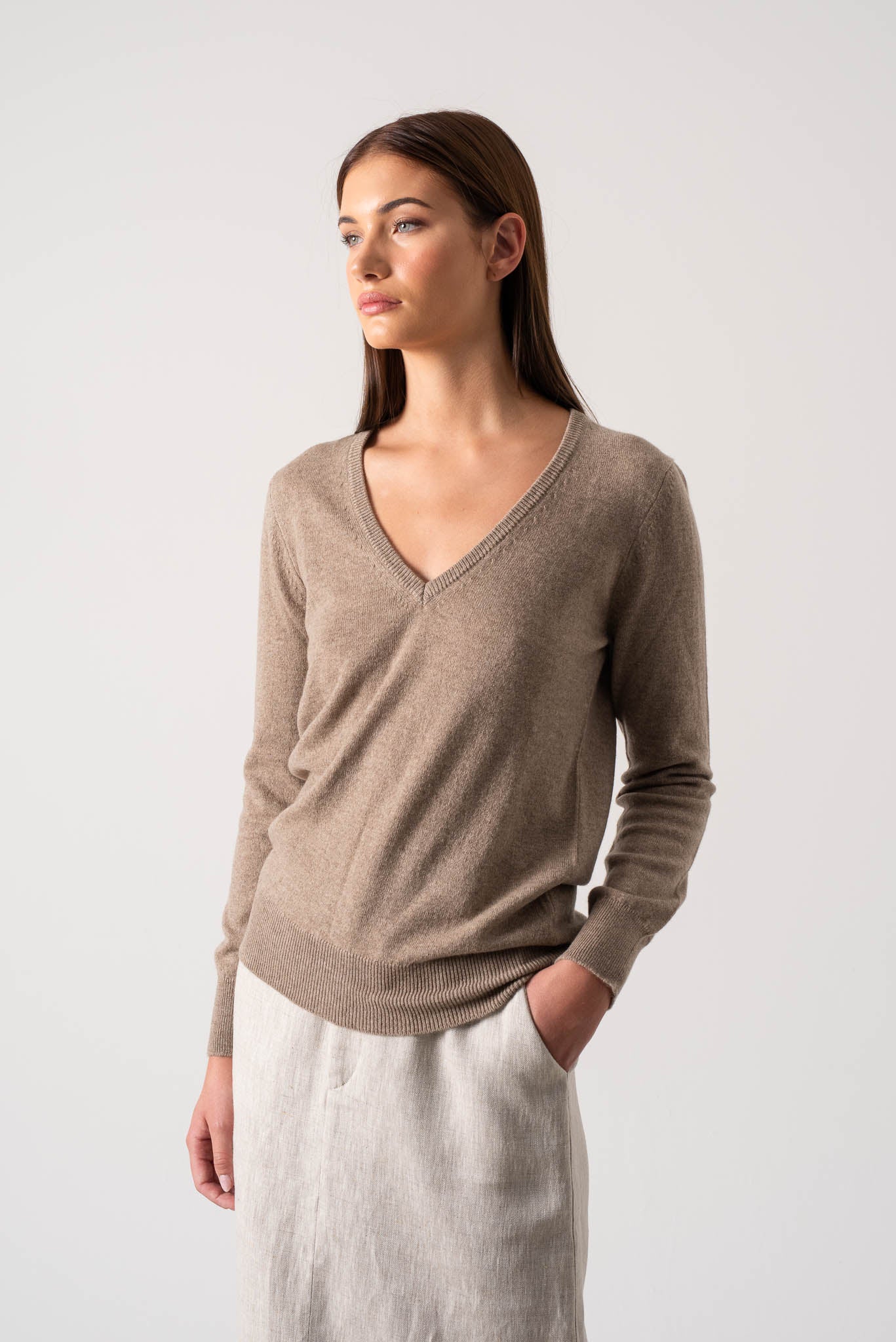 Essenza V-Neck Cashmere Sweater Black (Copy) Luxmii