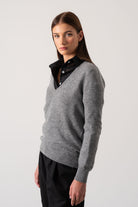 Essenza V-Neck Cashmere Sweater Mélange Grey Luxmii