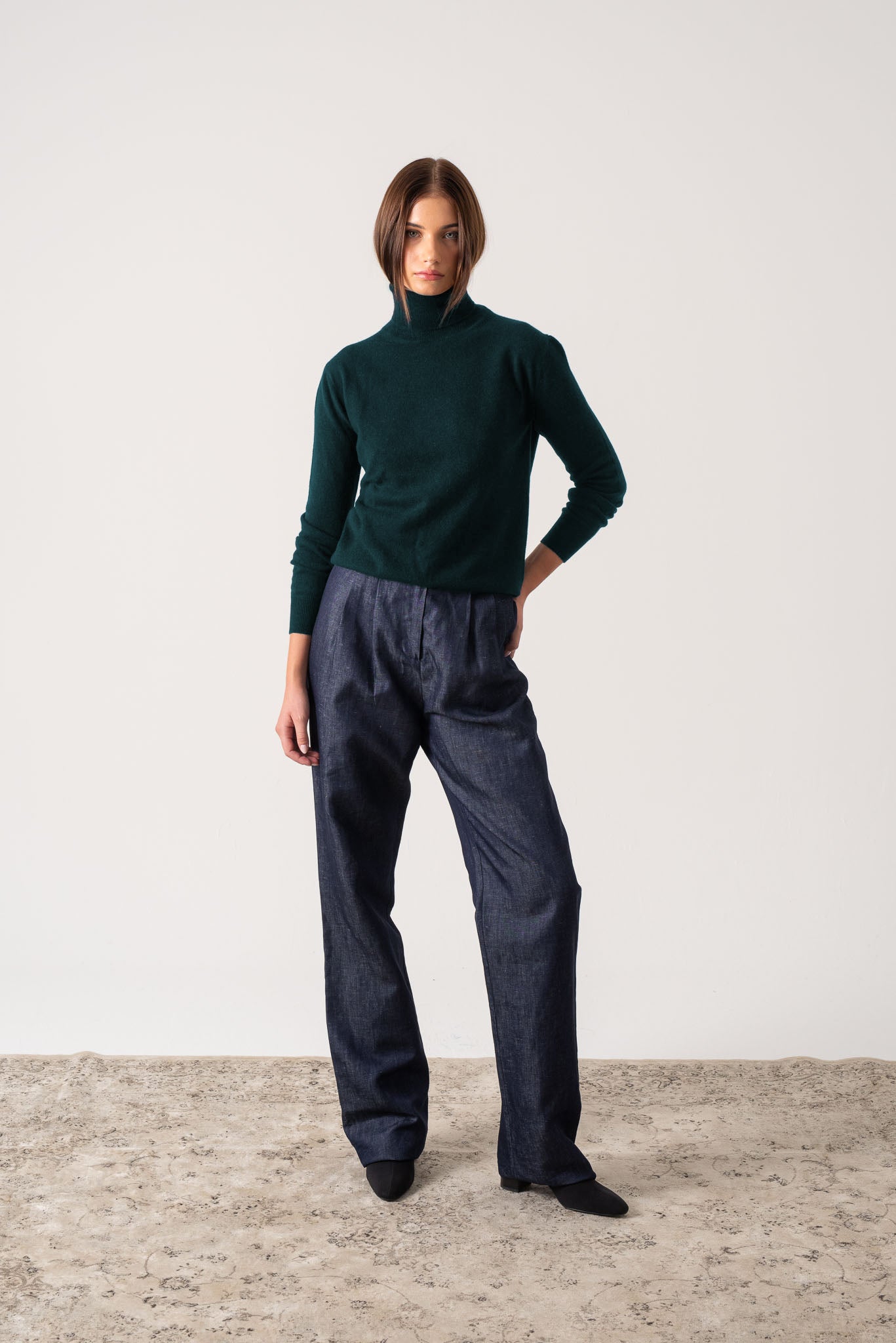 Ombra 100% Cashmere Turtleneck Sweater Forest Green Luxmii