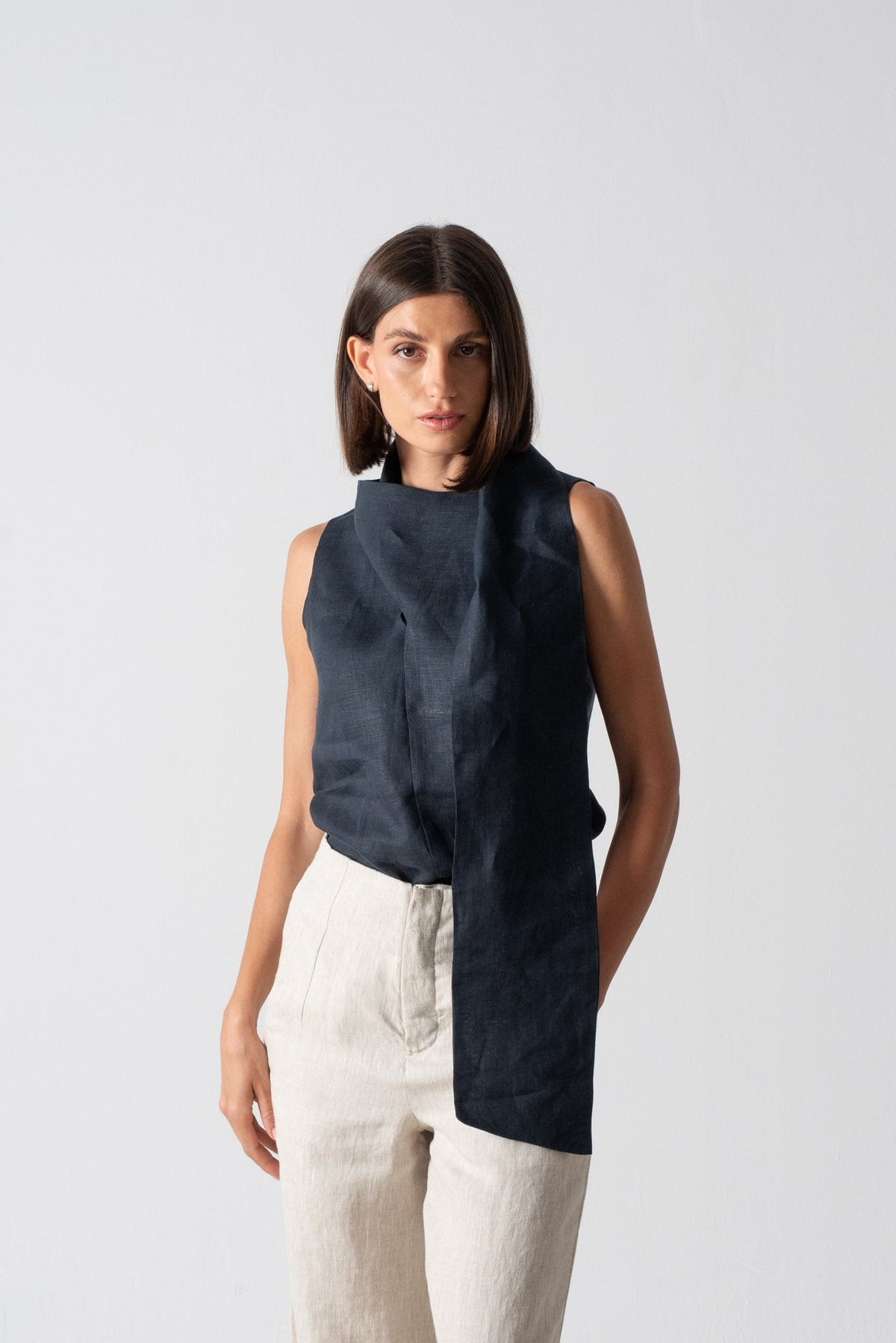 Vaeli Scarf Top Navy Luxmii